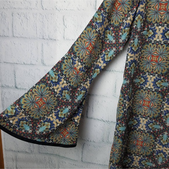 One Clothing Womens Bohemian Shift Dress With Bell Sleeves Size Small - Picture 5 of 6